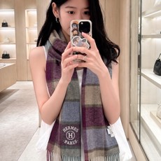 上新2026爱马仕双面男女款围巾且买且珍惜😍~都是出口订单所以比较难遇❤️东西讲究少而精😍好看的一定要收😎这款H家女士围 上新2026爱马仕双面男女款围巾且买且珍惜😍~都是出口订单所以比较难遇❤️东西讲究少而精😍好看的一定要收😎这款H家女士围