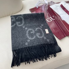 Gucci · 古奇经典羊绒披肩围巾❗来个硬货.麻溜的安排上.纯正出口❗原订单已经交货一批,其中一批刚过海关,直蹦英国 Gucci · 古奇经典羊绒披肩围巾❗来个硬货.麻溜的安排上.纯正出口❗原订单已经交货一批,其中一批刚过海关,直蹦英国