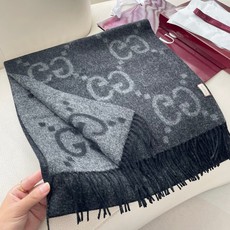 Gucci · 古奇经典羊绒披肩围巾❗来个硬货.麻溜的安排上.纯正出口❗原订单已经交货一批,其中一批刚过海关,直蹦英国 Gucci · 古奇经典羊绒披肩围巾❗来个硬货.麻溜的安排上.纯正出口❗原订单已经交货一批,其中一批刚过海关,直蹦英国