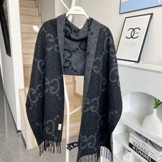 Gucci · 古奇经典羊绒披肩围巾❗来个硬货.麻溜的安排上.纯正出口❗原订单已经交货一批,其中一批刚过海关,直蹦英国 Gucci · 古奇经典羊绒披肩围巾❗来个硬货.麻溜的安排上.纯正出口❗原订单已经交货一批,其中一批刚过海关,直蹦英国