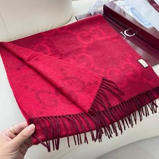 Gucci · 古奇经典羊绒披肩围巾❗来个硬货.麻溜的安排上.纯正出口❗原订单已经交货一批,其中一批刚过海关,直蹦英国 Gucci · 古奇经典羊绒披肩围巾❗来个硬货.麻溜的安排上.纯正出口❗原订单已经交货一批,其中一批刚过海关,直蹦英国