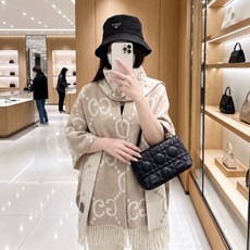 Gucci · 古奇经典羊绒披肩围巾❗来个硬货.麻溜的安排上.纯正出口❗原订单已经交货一批,其中一批刚过海关,直蹦英国 Gucci · 古奇经典羊绒披肩围巾❗来个硬货.麻溜的安排上.纯正出口❗原订单已经交货一批,其中一批刚过海关,直蹦英国