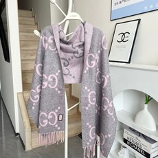 Gucci · 古奇经典羊绒披肩围巾❗来个硬货.麻溜的安排上.纯正出口❗原订单已经交货一批,其中一批刚过海关,直蹦英国 Gucci · 古奇经典羊绒披肩围巾❗来个硬货.麻溜的安排上.纯正出口❗原订单已经交货一批,其中一批刚过海关,直蹦英国