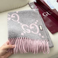 Gucci · 古奇经典羊绒披肩围巾❗来个硬货.麻溜的安排上.纯正出口❗原订单已经交货一批,其中一批刚过海关,直蹦英国 Gucci · 古奇经典羊绒披肩围巾❗来个硬货.麻溜的安排上.纯正出口❗原订单已经交货一批,其中一批刚过海关,直蹦英国