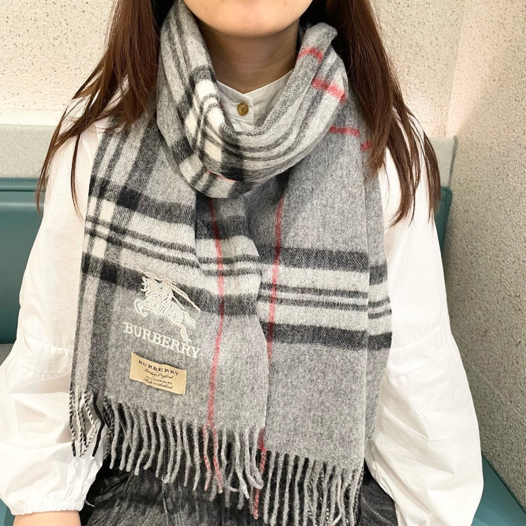 王牌口碑burberry深度水波纹经典羊绒格子围巾‼专柜最新品相，目前专柜都换上了新标👍经典中的经典.全品相‼其他什么F
