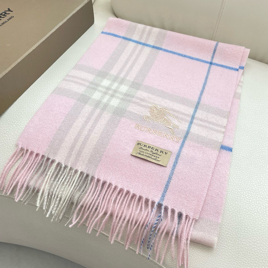 王牌口碑burberry深度水波纹经典羊绒格子围巾‼专柜最新品相,目前专柜都换上了新标👍经典中的经典.全品相‼其他什么F 王牌口碑burberry深度水波纹经典羊绒格子围巾‼专柜最新品相,目前专柜都换上了新标👍经典中的经典.全品相‼其他什么F