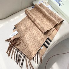 Burberry 匠心巨作🔥· 经典大格双面提花羊绒围巾👍完全等于2条围巾‼️品牌首席创意总监Riccardo Tisc Burberry 匠心巨作🔥· 经典大格双面提花羊绒围巾👍完全等于2条围巾‼️品牌首席创意总监Riccardo Tisc