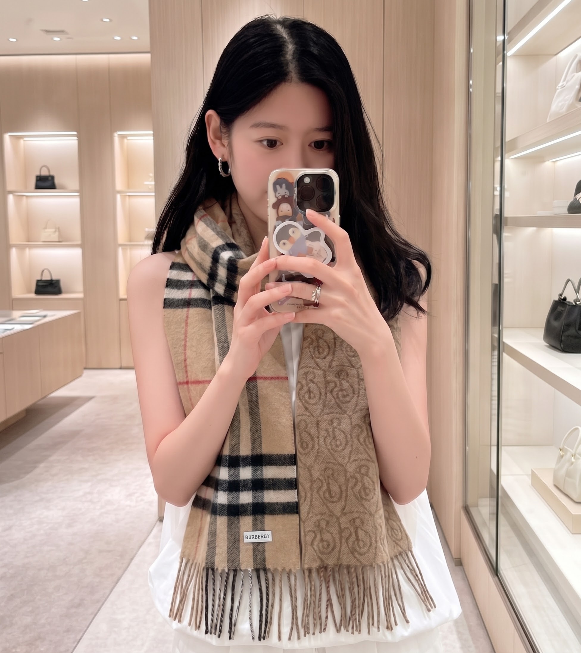 Burberry 匠心巨作🔥· 经典大格双面提花羊绒围巾👍完全等于2条围巾‼️品牌首席创意总监Riccardo Tisc