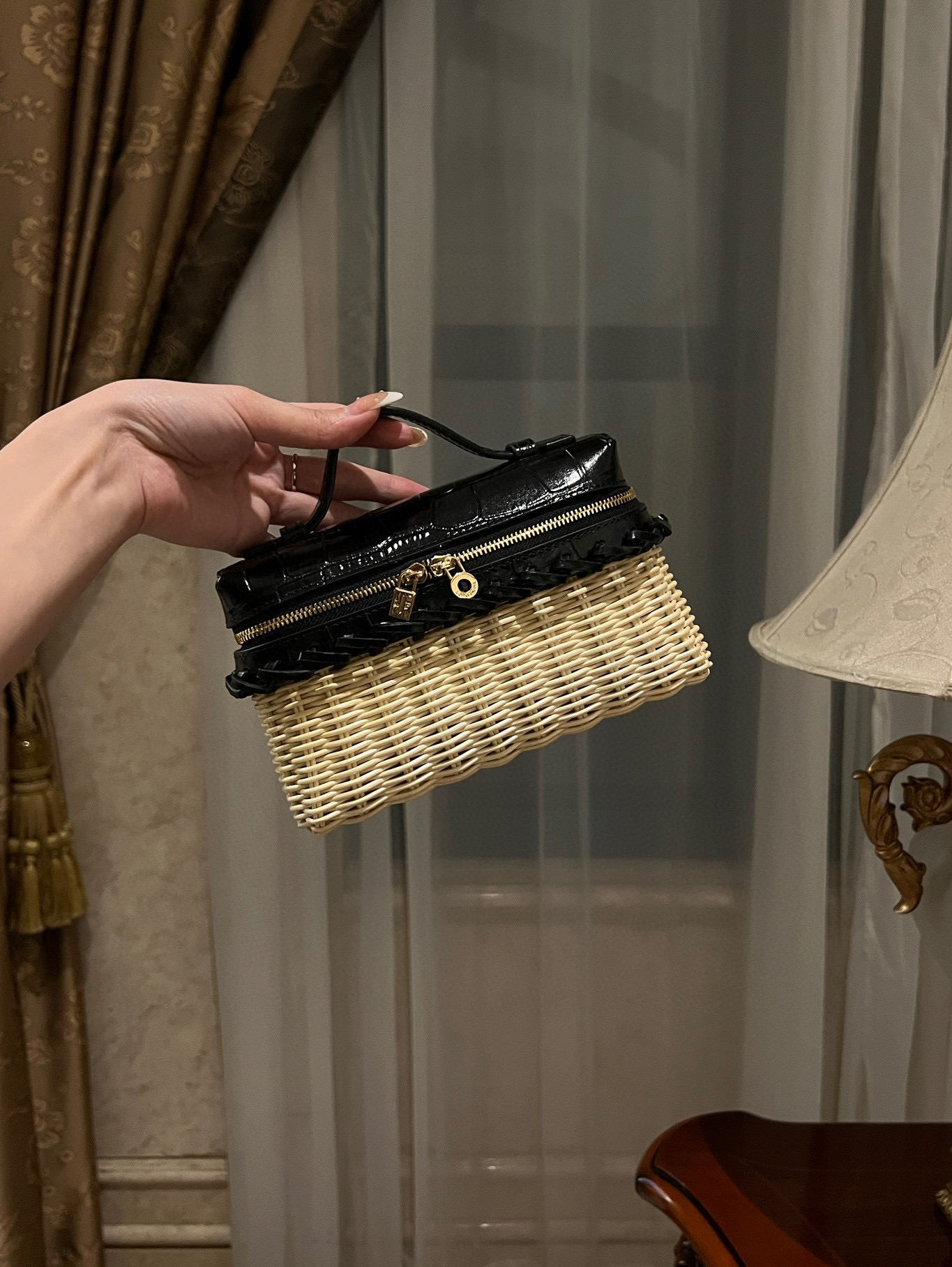 NO:187153,Special NewLoro piano L19 small rattan bag Global limited edition summer so beautiful to get this one, love, I really want to go to the beach for a vacation in stock, DG, Dolce & Gabbana, loro piano19860909特级 NewLoro piana L19小号 藤编包 全球限量版夏日拿这个也太好看了吧,大爱,好想去海边度假现货供应,DG,Dolce&Gabbana,loro piana,Bag