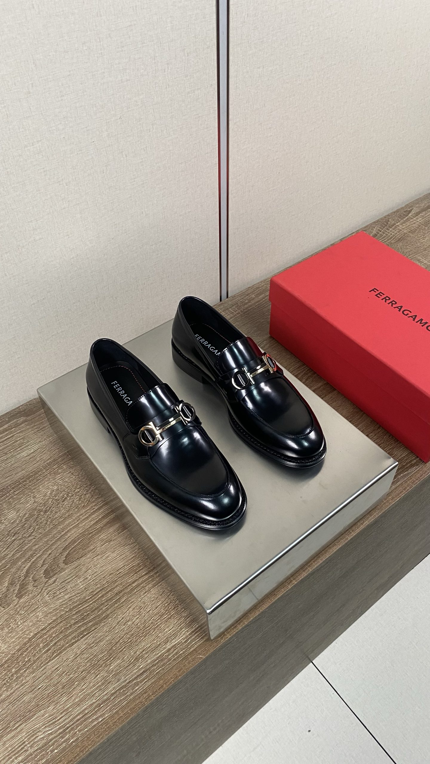 NO:830284,[Ferragamo] Ferragamo official website men's business casual loafers, top original quality - Comfortable cowhide lining - Outsole genuine leather injection molded outsole - Ultra-high quality control, fine workmanship and highlights (high-end, extravagance, grade) -Size 39-44.38.45.46 Customized, non-refundable -,,ferragamo,ferragamo,loafers,cowhide19860909【 Ferragamo】菲拉格慕官网男士商务休闲乐福鞋 顶级原单品质 -内里舒适牛皮内里 -大底真皮注塑大底 -超高品控·做工精细凸显(高端·贵气·档次) -Size 39-44.38.45.46定制不退换-,,ferragamo,ferragamo,loafers,cowhide,Men's shoes