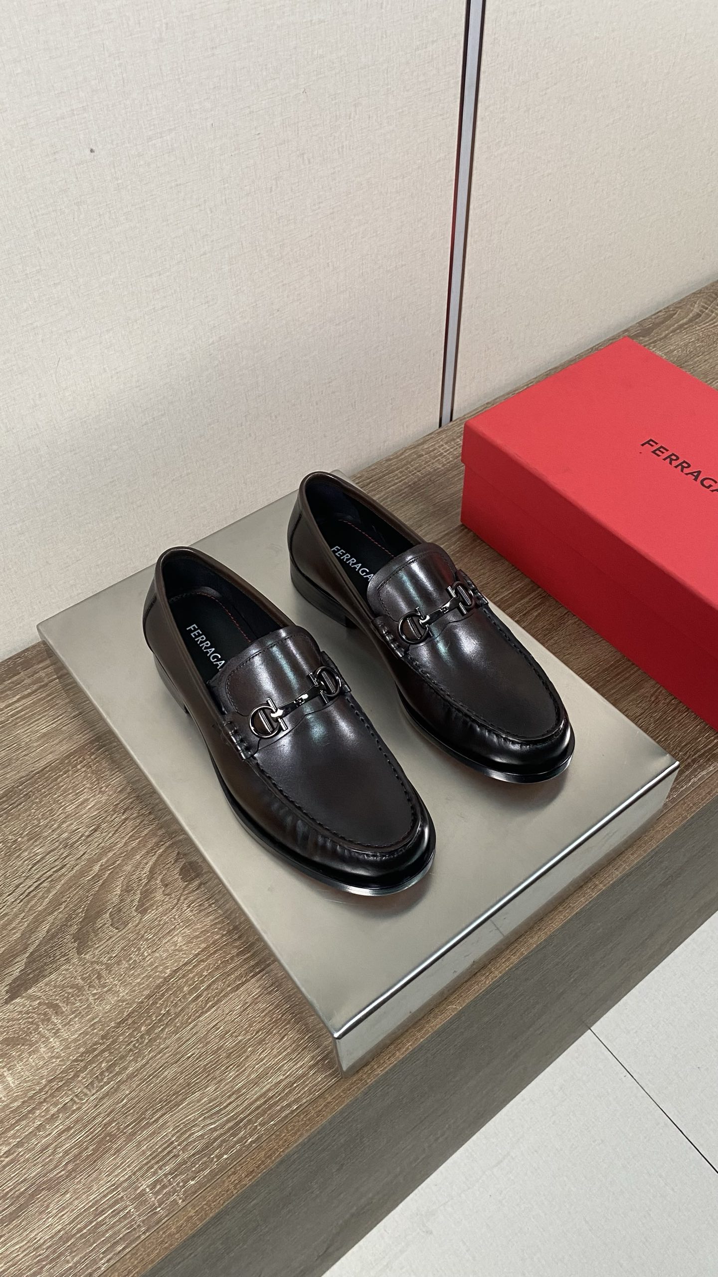 NO:830258,[Ferragamo] Ferragamo official website men's business casual loafers, top original quality - Comfortable cowhide lining - Genuine leather outsole - Ultra-high quality control, fine workmanship and highlights (high-end, extravagance, grade) -Size 39-44.38.45.46 Customized, non-refundable -,,ferragamo,ferragamo,loafers,cowhide,Leather soles19860909【 Ferragamo】菲拉格慕官网男士商务休闲乐福鞋 顶级原单品质 -内里舒适牛皮内里 -大底真皮大底 -超高品控·做工精细凸显(高端·贵气·档次) -Size 39-44.38.45.46定制不退换-,,ferragamo,ferragamo,loafers,cowhide,Leather soles,Men's shoes