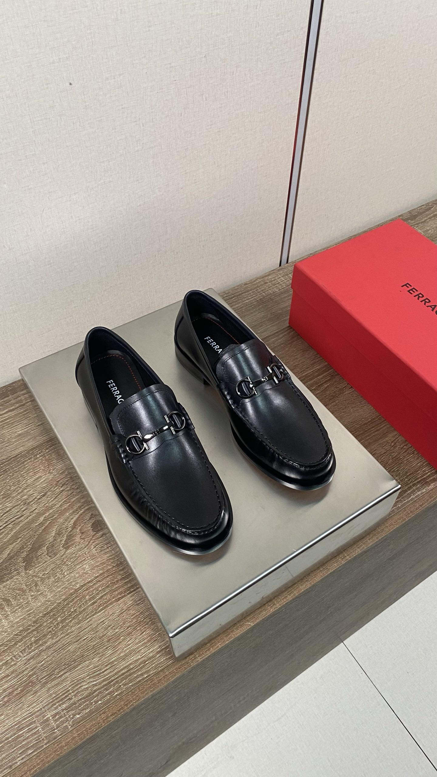 NO:830267,[Ferragamo] Ferragamo official website men's business casual loafers, top original quality - Comfortable cowhide lining - Outsole genuine leather injection molded outsole - Ultra-high quality control, fine workmanship and highlights (high-end, extravagance, grade) -Size 39-44.38.45.46 Customized, non-refundable -,,ferragamo,ferragamo,loafers,cowhide19860909【 Ferragamo】菲拉格慕官网男士商务休闲乐福鞋 顶级原单品质 -内里舒适牛皮内里 -大底真皮注塑大底 -超高品控·做工精细凸显(高端·贵气·档次) -Size 39-44.38.45.46定制不退换-,,ferragamo,ferragamo,loafers,cowhide,Men's shoes
