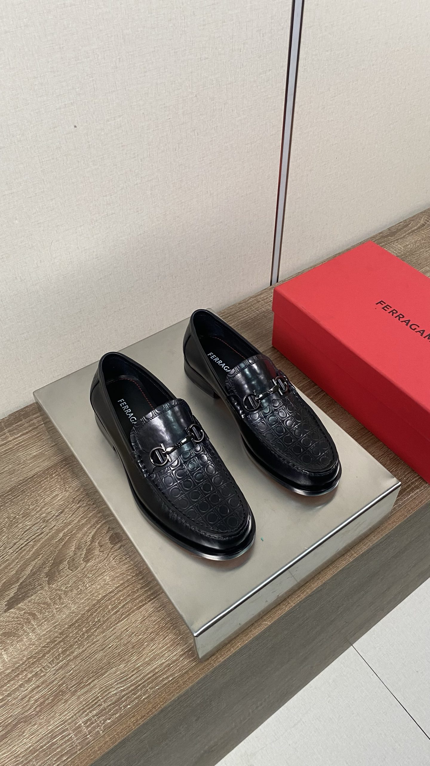 NO:830277,[Ferragamo] Ferragamo official website men's business casual loafers, top original quality - Comfortable cowhide lining - Genuine leather outsole - Ultra-high quality control, fine workmanship and highlights (high-end, extravagance, grade) -Size 39-44.38.45.46 Customized, non-refundable -,,ferragamo,ferragamo,loafers,cowhide,Leather soles19860909【 Ferragamo】菲拉格慕官网男士商务休闲乐福鞋 顶级原单品质 -内里舒适牛皮内里 -大底真皮大底 -超高品控·做工精细凸显(高端·贵气·档次) -Size 39-44.38.45.46定制不退换-,,ferragamo,ferragamo,loafers,cowhide,Leather soles,Men's shoes