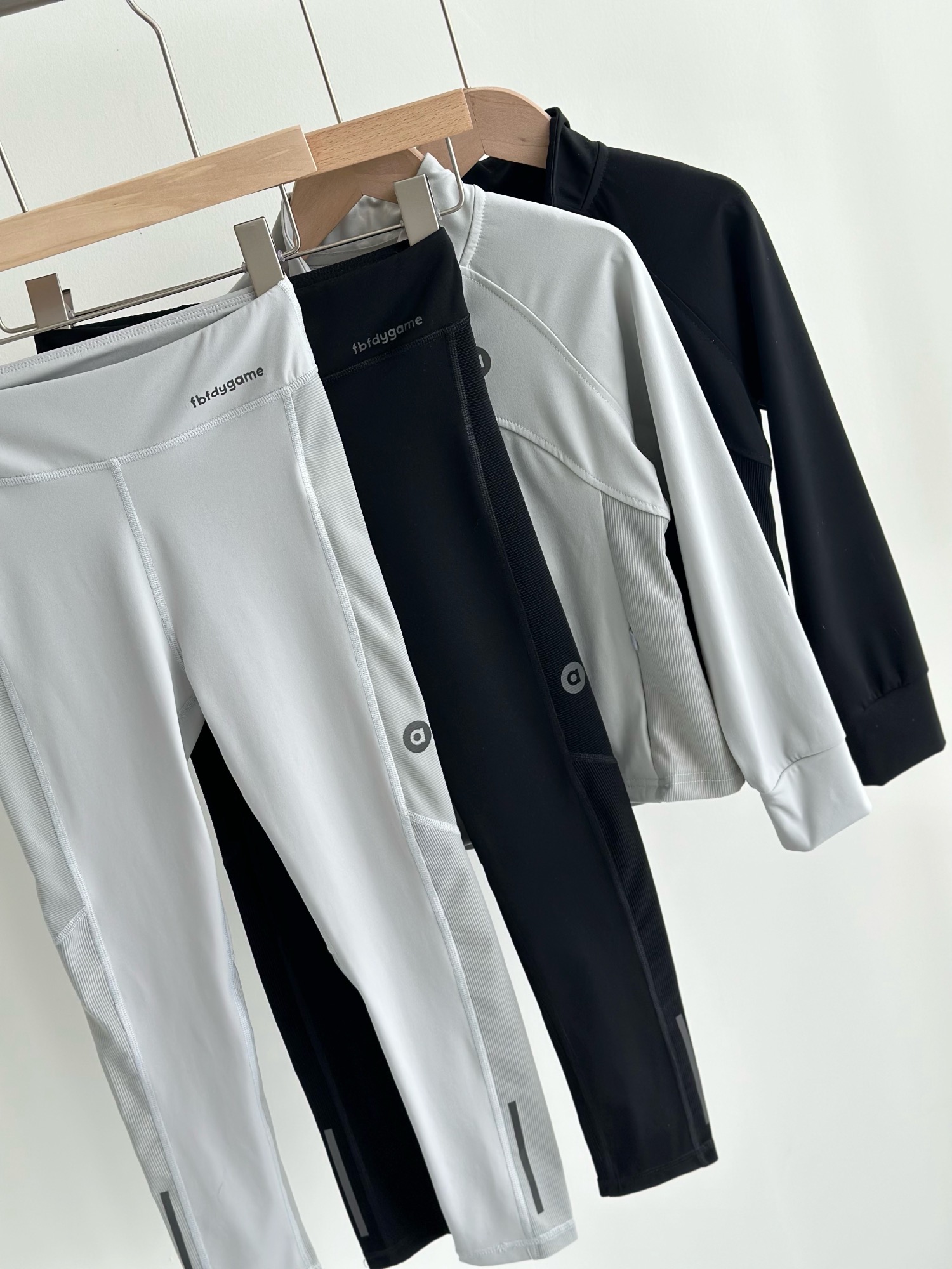 Versatile Baby Clothing Set: High-End Jackets and Shark Pants for Stylish and Active Play - 图片 3