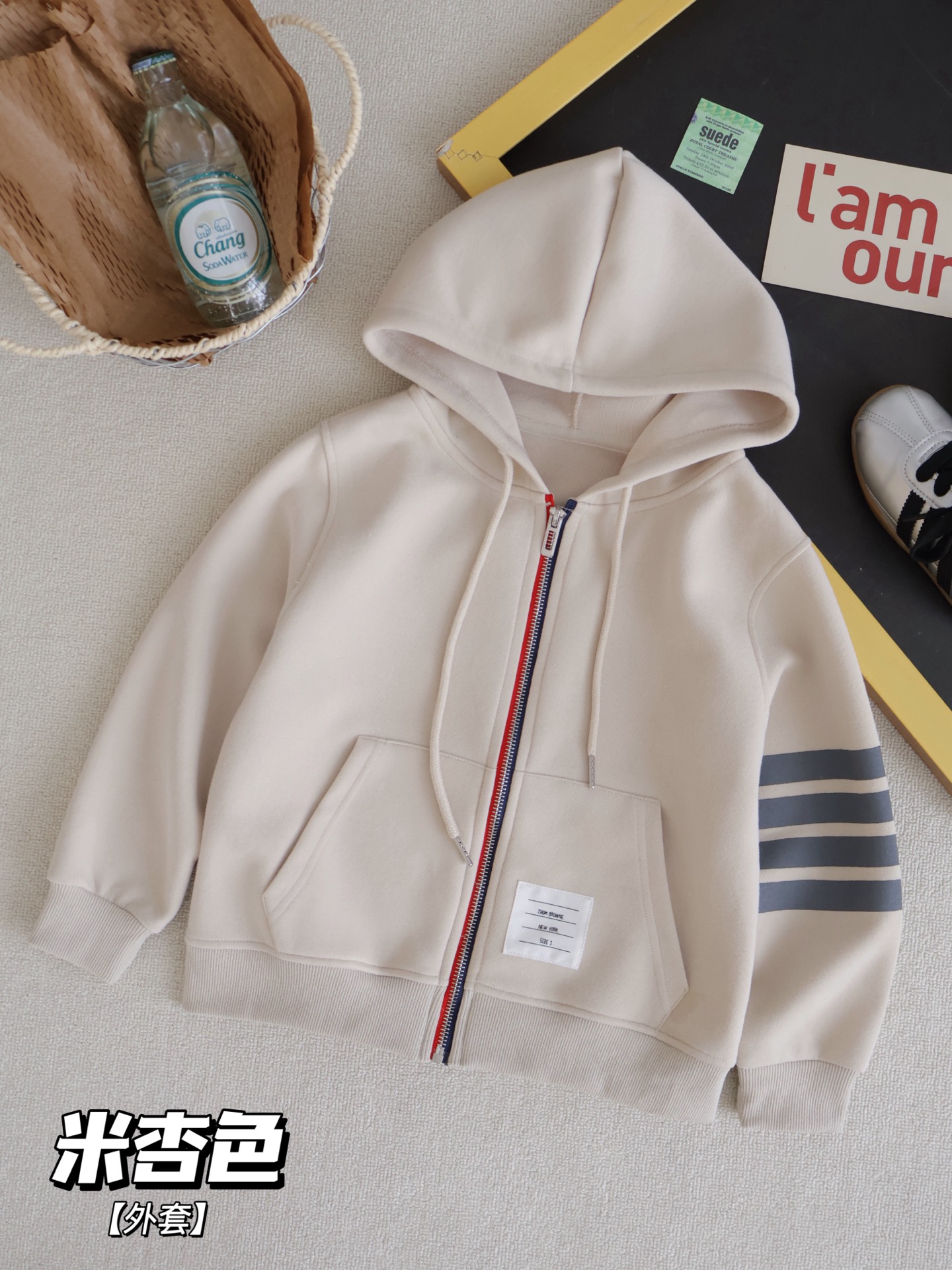 Camiseta básica 69.9@, sudadera 79.9@, pantalón de chándal 79.9@, sudadera con capucha y cremallera 89.9@ una pieza 120…
