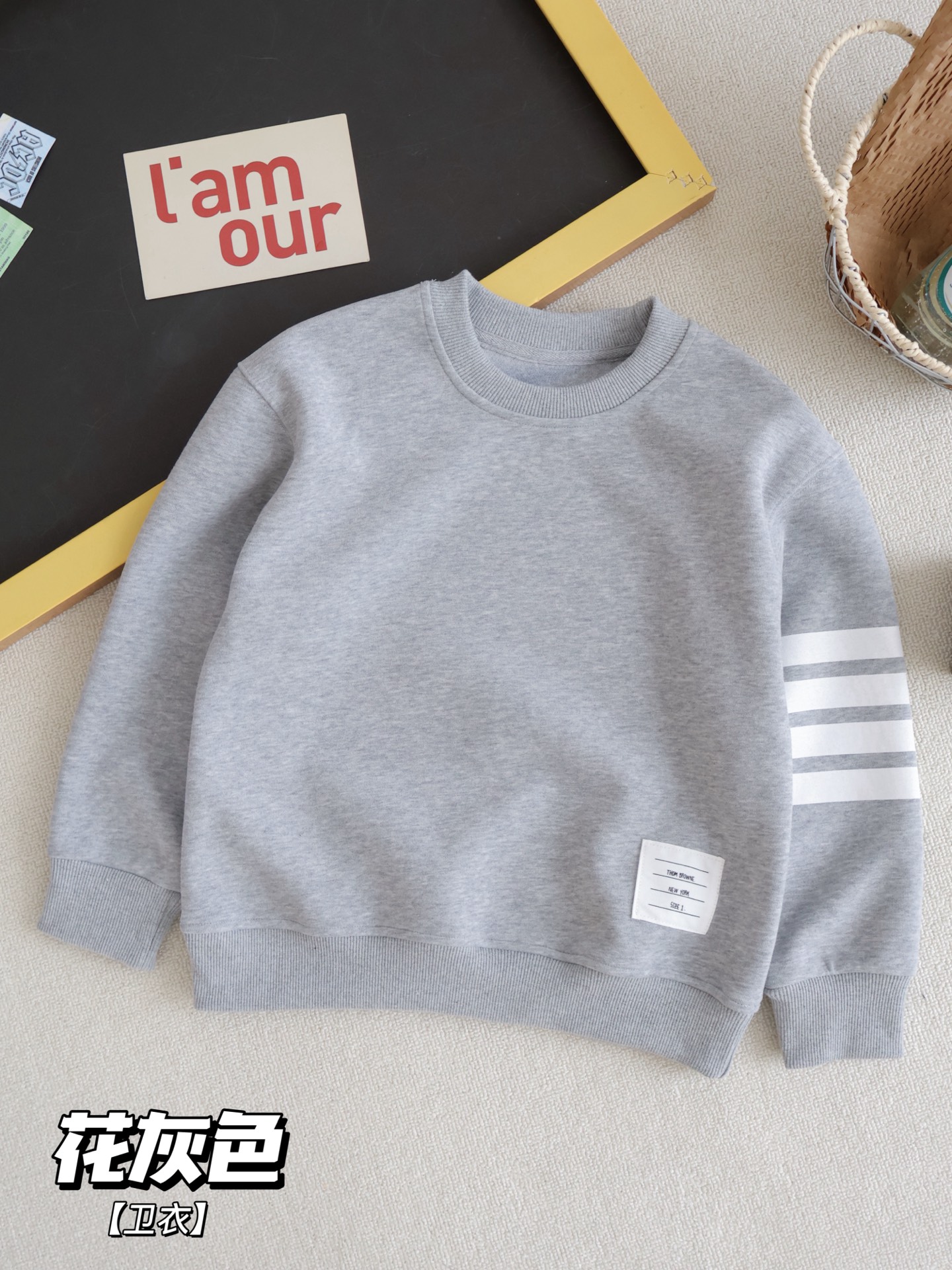 Camiseta básica 69.9@, sudadera 79.9@, pantalón de chándal 79.9@, sudadera con capucha y cremallera 89.9@ una pieza 120…