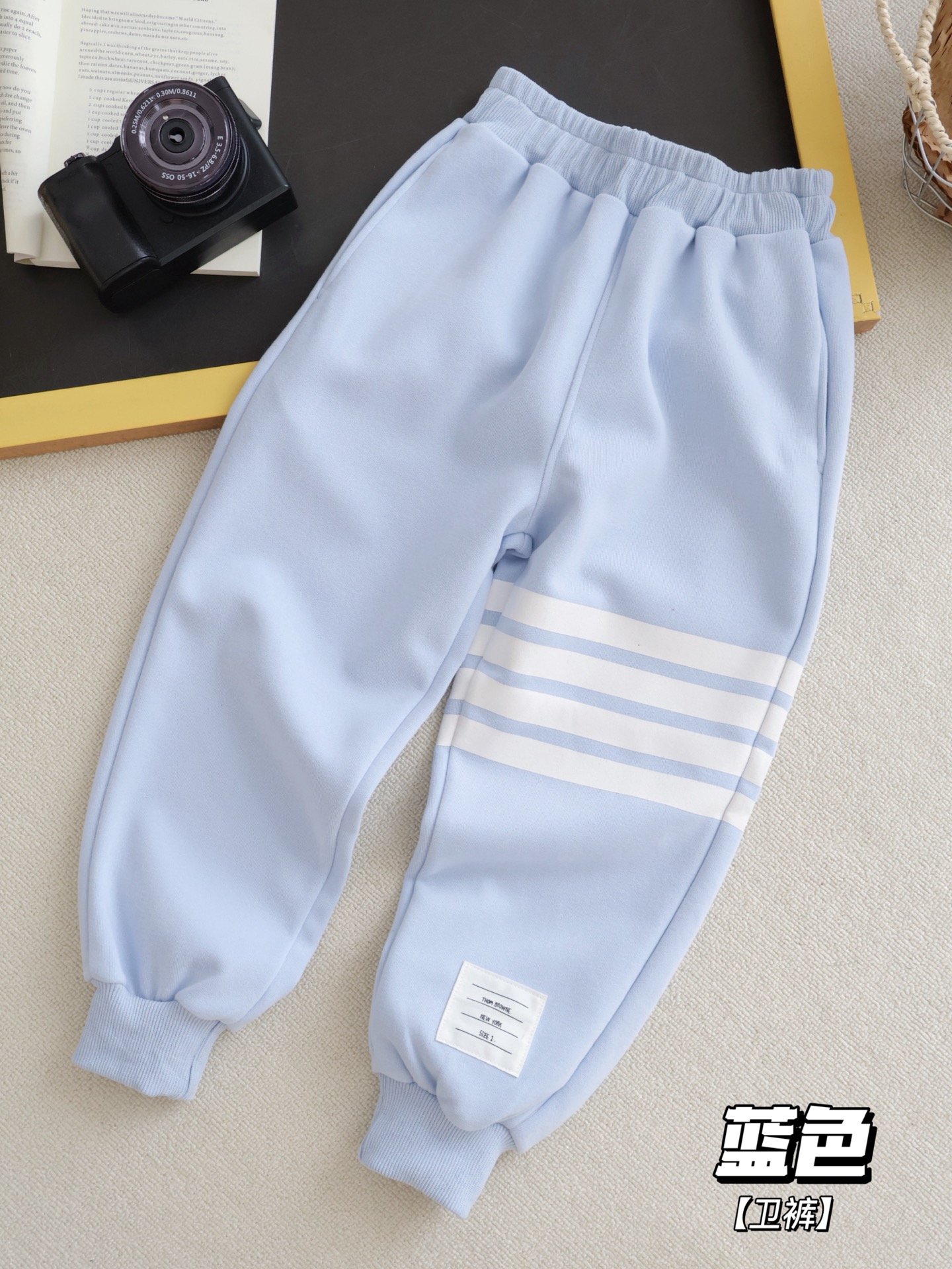 Camiseta básica 69.9@, sudadera 79.9@, pantalón de chándal 79.9@, sudadera con capucha y cremallera 89.9@ una pieza 120…