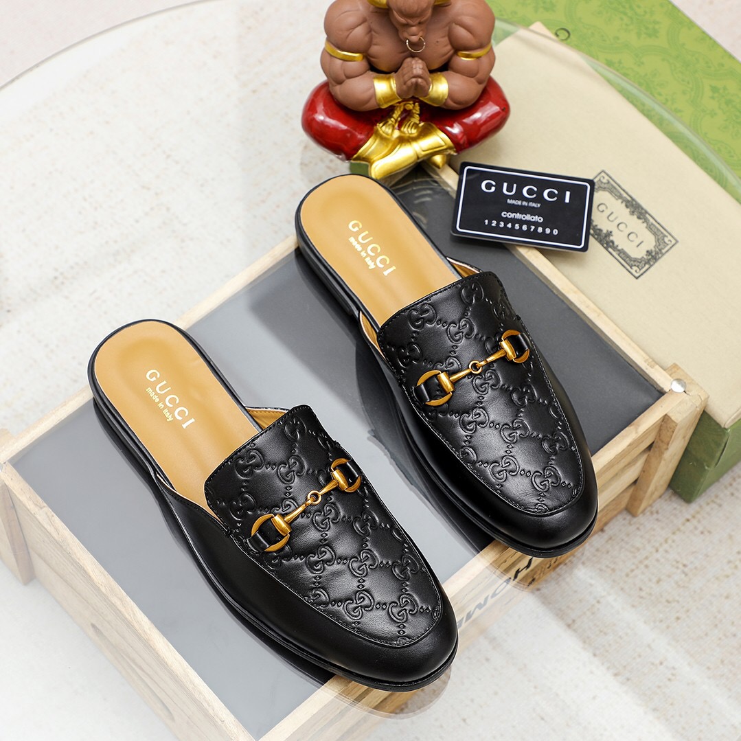 Elegantes Zapatos de Hombre Gucci, Mocasines Semi Abiertos en Cuero Genuino