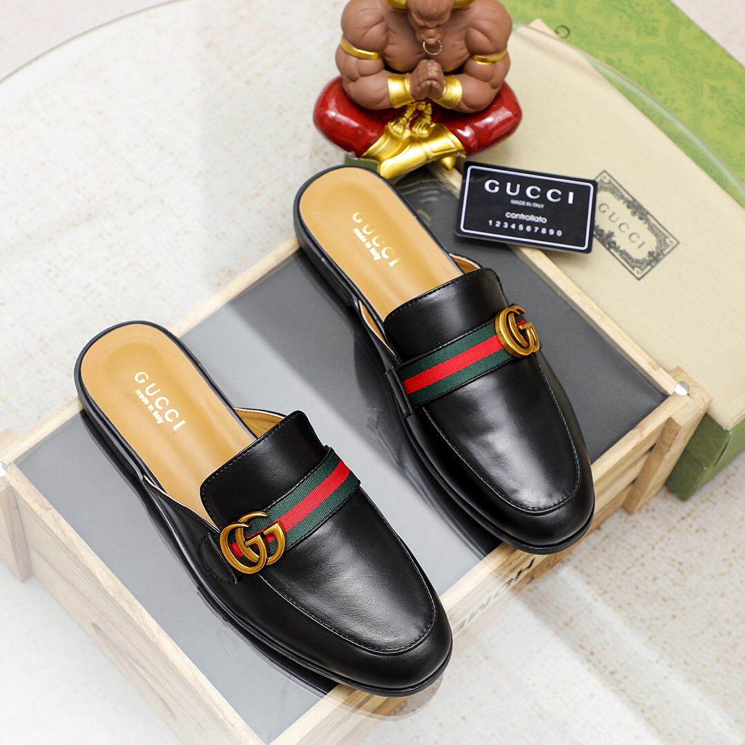 Gucci Mules Homme en Cuir Noir avec Détails Web et Boucle GG