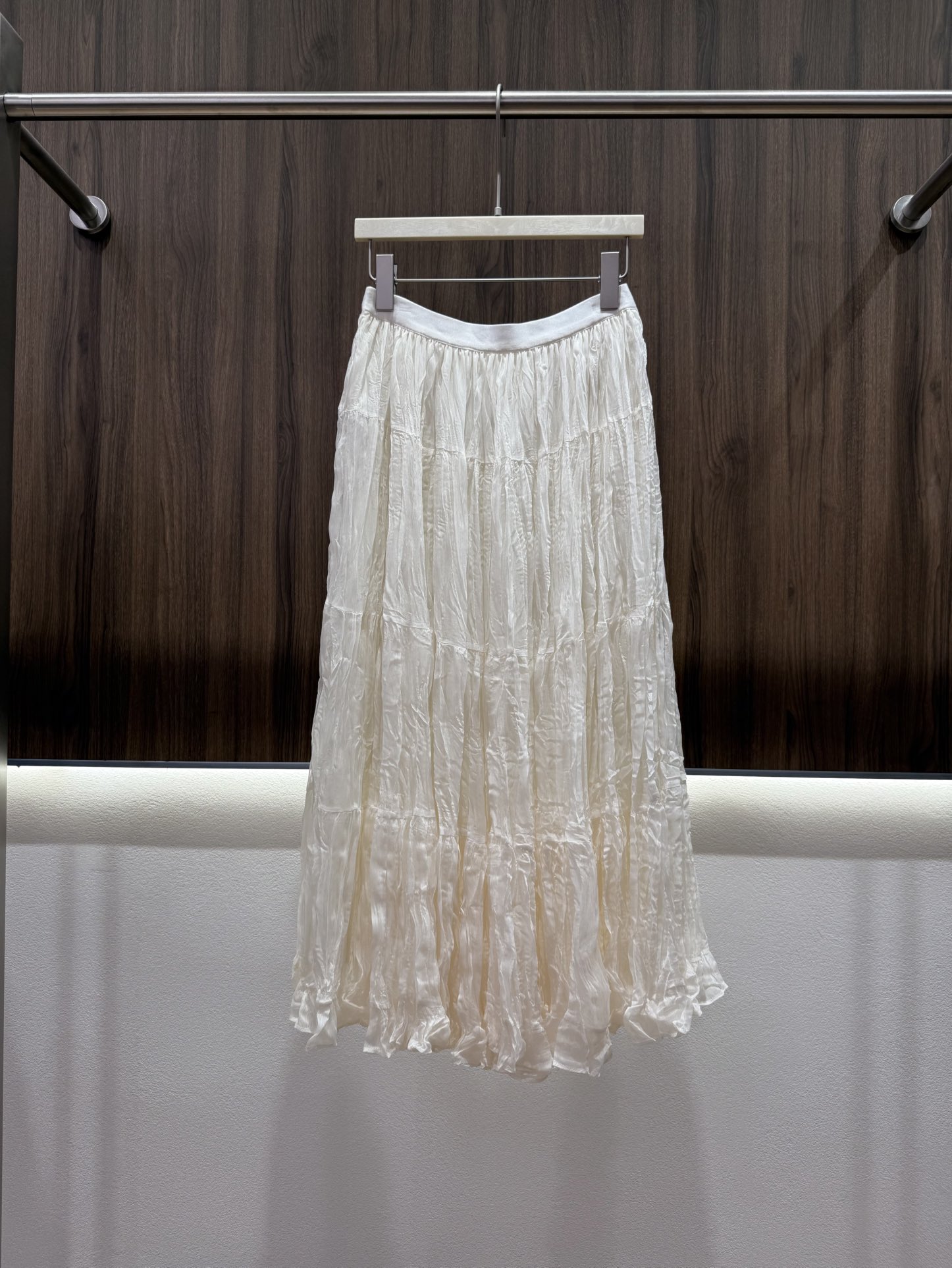 NO:801218,2026 Summer Pleated Cake Skirt Three-layer wrinkle technology Smart and elegant Bringing a sense of atmosphere Drape and breathable fabric Skin-friendly and not stuffy The upper body is super comfortable High-waisted A-line with large hem Covers the flesh and looks slim Optimized proportions Daily commuting Dates and outings Full of relaxed atmosphere Four-color SML,,skirts,198609092026夏季褶皱蛋糕半裙 三层压皱工艺 灵动飘逸 自带氛围感 面料垂坠透气 亲肤不闷 上身超舒适 高腰A字大摆 遮肉显瘦 优化比例 日常通勤 约会出游 松弛氛围感拉满 四色SML,,skirts,,Women's clothing