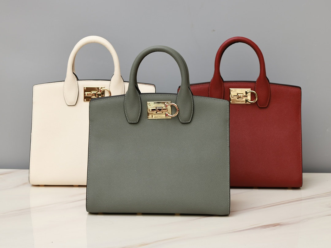 Ferragamo Product _dk-qfuhJpuXh9pxdyzvMBGGCzklw5lojX-FaoDw