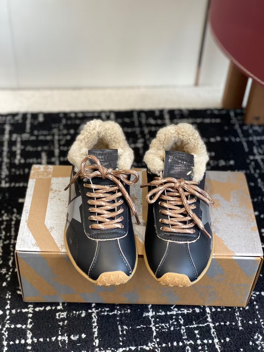 NO:536412,(Top version) GGDB Casual small dirty shoes GGDBdb versatile two-wear casual shoes pursue 'perfect imperfection', the brand's iconic live-in The years leave traces, making | daily processing and unique stars are the perfect combination of Italian handmade craftsmanship and classic appearance. It is not only easy to wear and recognize, but also expresses a real and free attitude. It does not deliberately pursue spotlessness, but also makes the traces of casual and unrestrainedness more comfortable and comfortable material material Material upper color cowhide inner hair big sole open mold open sole size women 35-40 (40 customization, no return or replacement), casual shoes/sports shoes, sneakers, cowhide19860909（顶级版本） GGDB 休闲小脏鞋GGDBdb 百搭两穿休闲鞋 追求“完美的不完美”、品牌标志性的lived-in 岁月留痕,做|日处理和独特的星星,是意大利手作工艺与经典外观的完美结合,不仅好穿辨识度高,表达了一种真实自由的态度,不刻意去追求一尘不染,随性不羁的痕迹反而更舒适自在 material 材质 鞋面擦色牛皮 内里毛里 大底开模大底 码数女35-40(40定制不退不换),休闲鞋/运动鞋,sneakers,cowhide,Women's Shoes