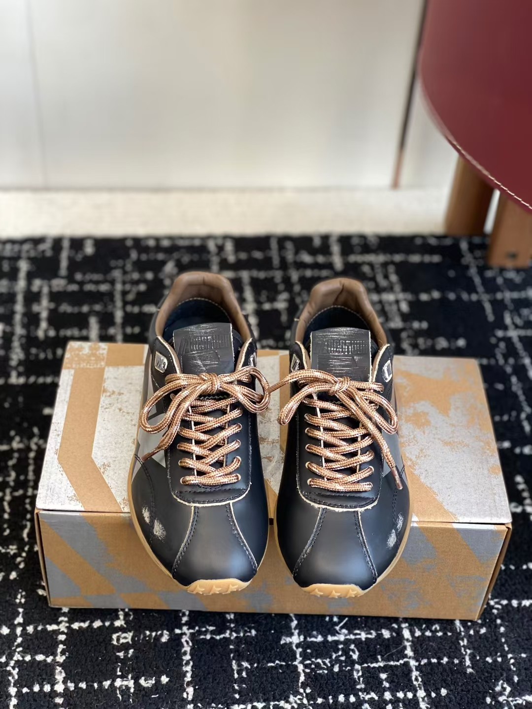 NO:536427,(Top quality) GGDB Casual small dirty shoes GGDBdb versatile two-wear casual shoes pursue 'perfect imperfection', brand iconic live-in The years leave traces, make|day treatment and unique stars are the perfect combination of Italian handmade craftsmanship and classic appearance. It is not only easy to wear and recognize, but also expresses a real and free attitude. It does not deliberately pursue spotlessness, but also makes the traces of casual and unrestrainedness more comfortable and comfortable material material Material upper color cowhide, large sole open mold and sole size 35-40 (40 customization, no return or replacement), casual shoes/sports shoes, sneakers, cowhide19860909（顶级品质） GGDB 休闲小脏鞋GGDBdb 百搭两穿休闲鞋 追求“完美的不完美”、品牌标志性的lived-in 岁月留痕,做|日处理和独特的星星,是意大利手作工艺与经典外观的完美结合,不仅好穿辨识度高,表达了一种真实自由的态度,不刻意去追求一尘不染,随性不羁的痕迹反而更舒适自在 material 材质 鞋面擦色牛皮 大底开模大底 码数女35-40(40定制不退不换),休闲鞋/运动鞋,sneakers,cowhide,Women's Shoes