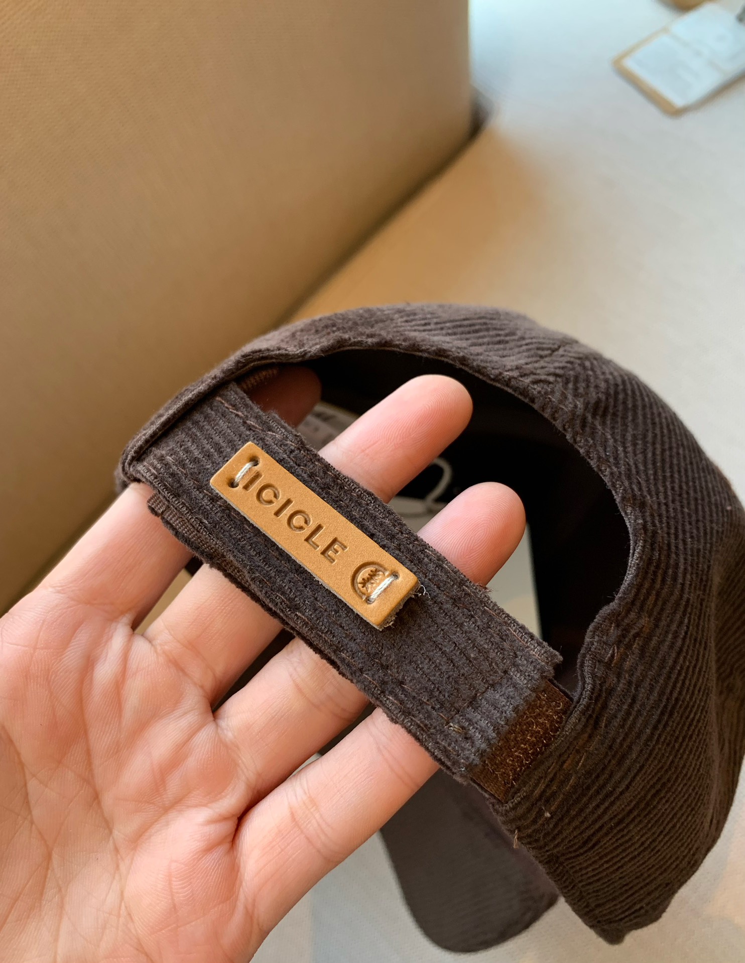 Designed with a structured silhouette and a precisely curved visor, this - Comprehensive 5