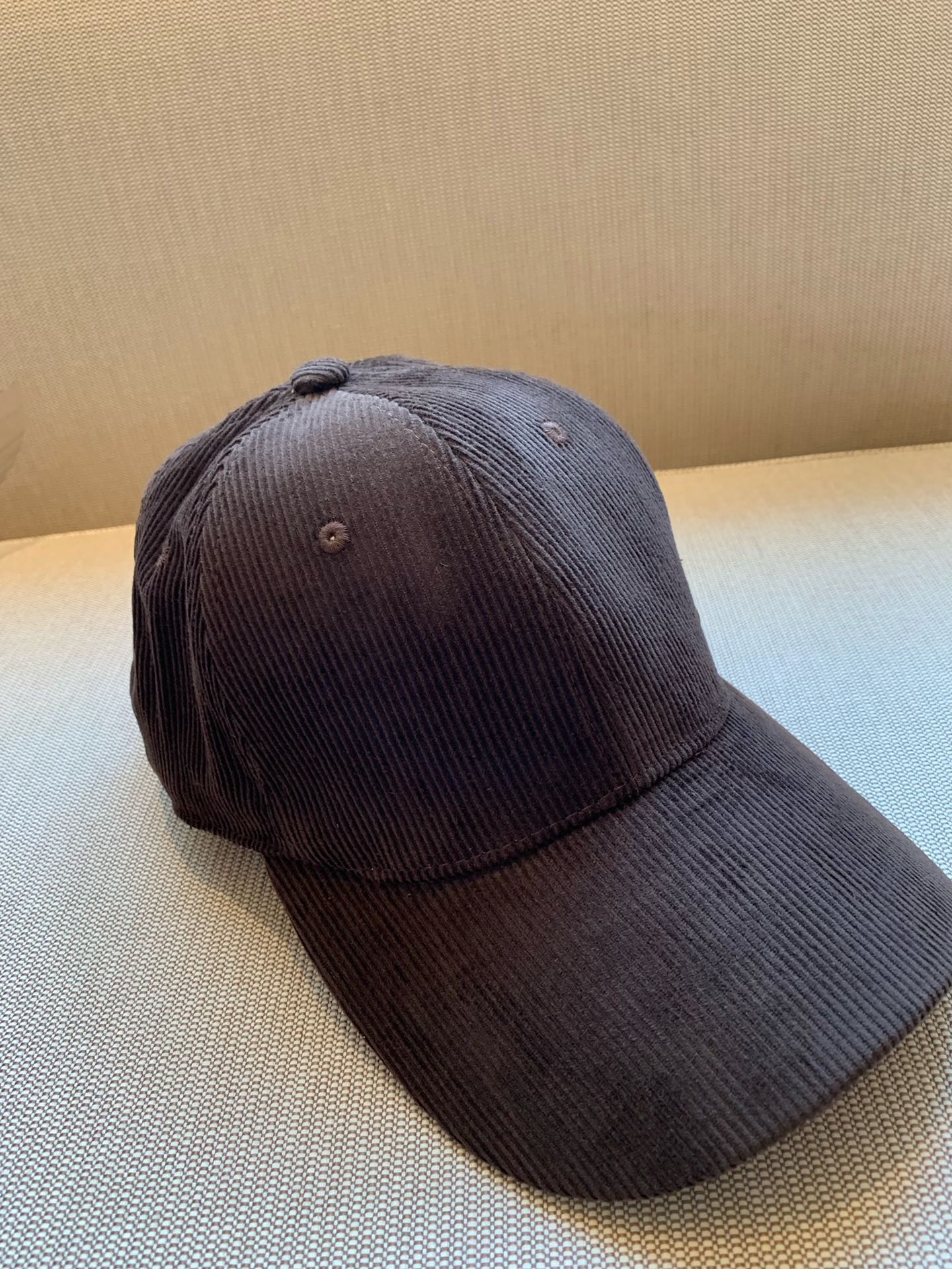 Designed with a structured silhouette and a precisely curved visor, this - Comprehensive 6
