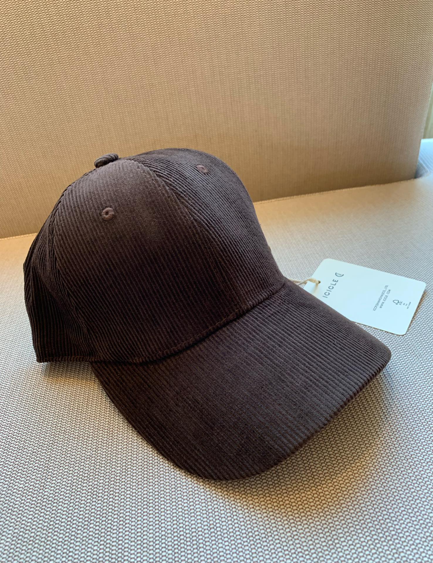 Designed with a structured silhouette and a precisely curved visor, this - Comprehensive 3