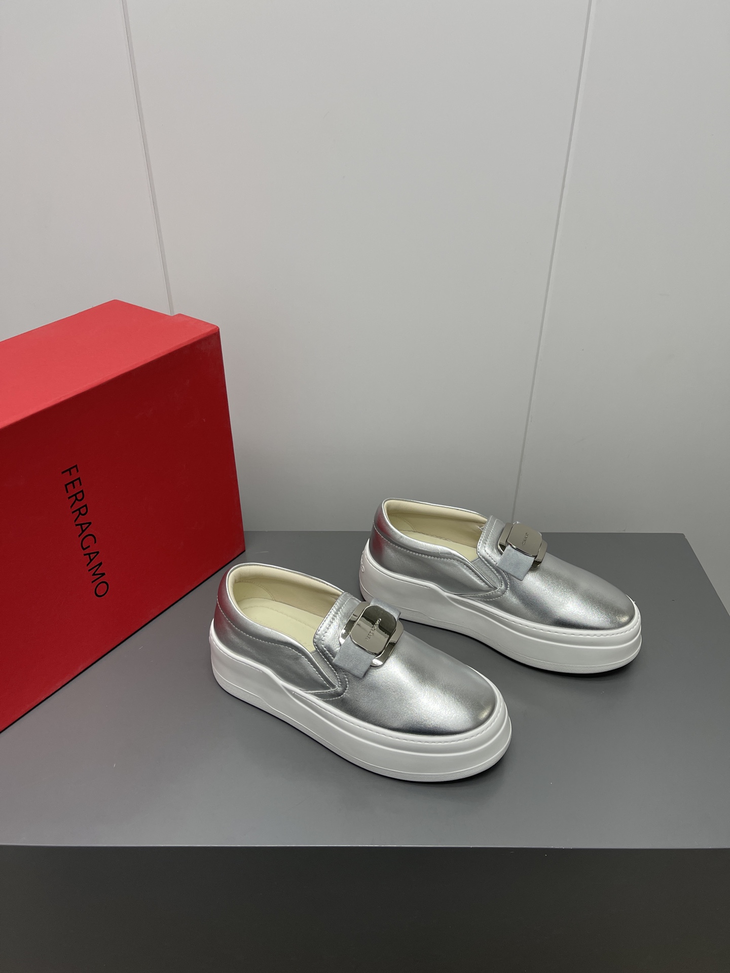 Firagmo Ferragamo P735 High-Floor Leisure Shoes: Innovative Design, Premium Materials. - 图片 2