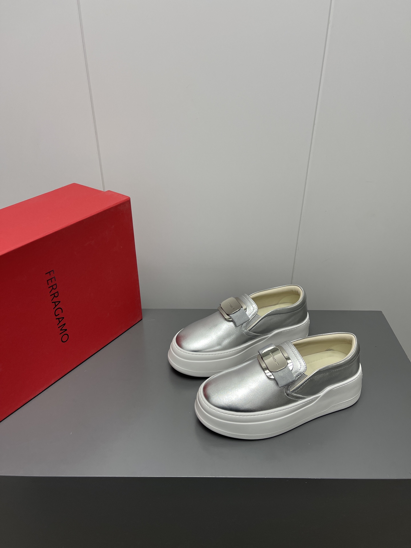 Firagmo Ferragamo P735 High-Floor Leisure Shoes: Innovative Design, Premium Materials. - 图片 1