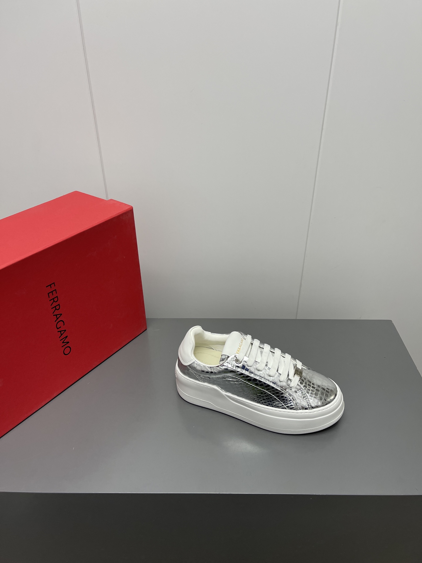 Firagmo Ferragamo High-Floor Leisure Shoes: Innovative Design with Premium Materials - 图片 6