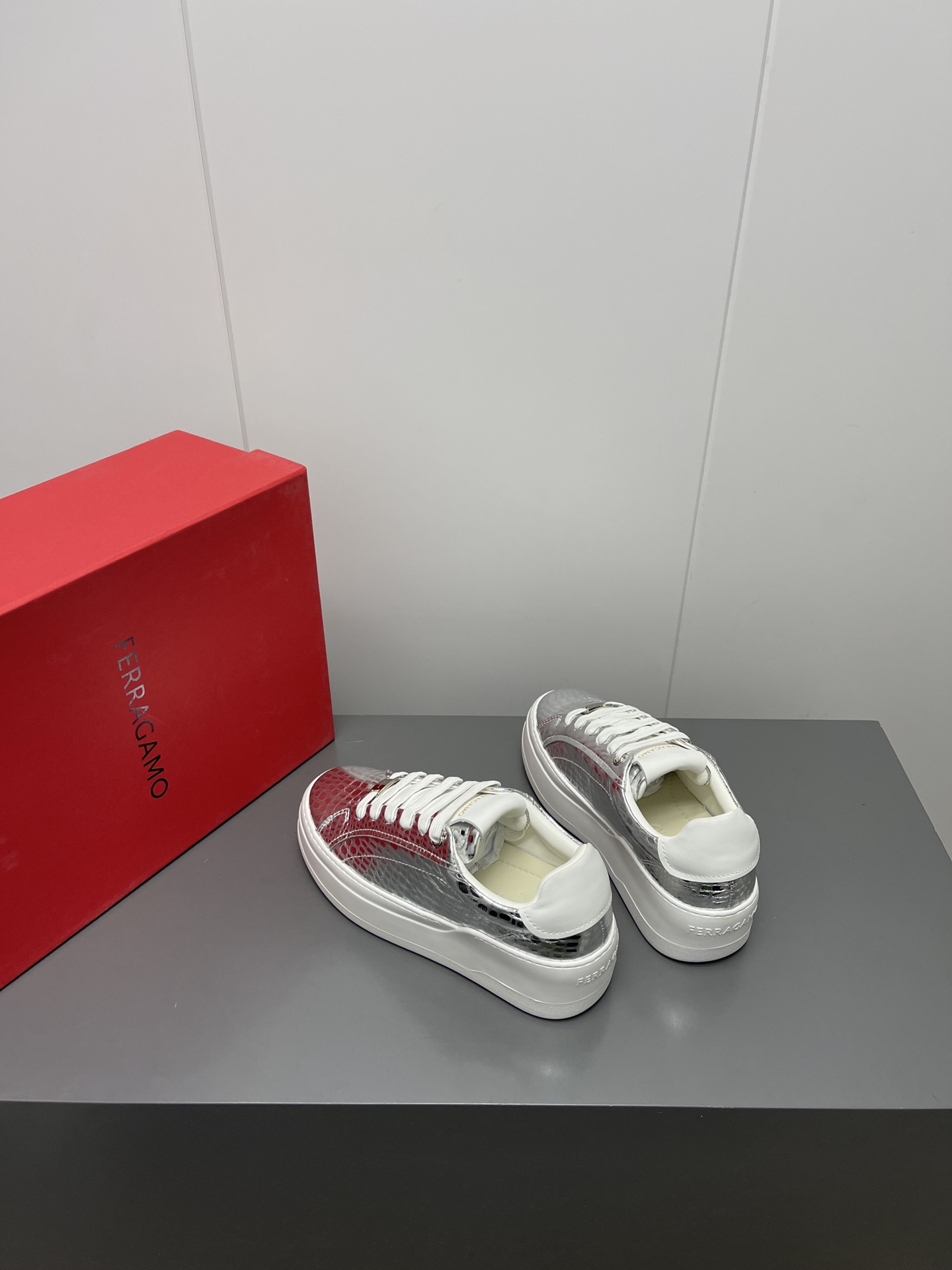 Firagmo Ferragamo High-Floor Leisure Shoes: Innovative Design with Premium Materials - 图片 5