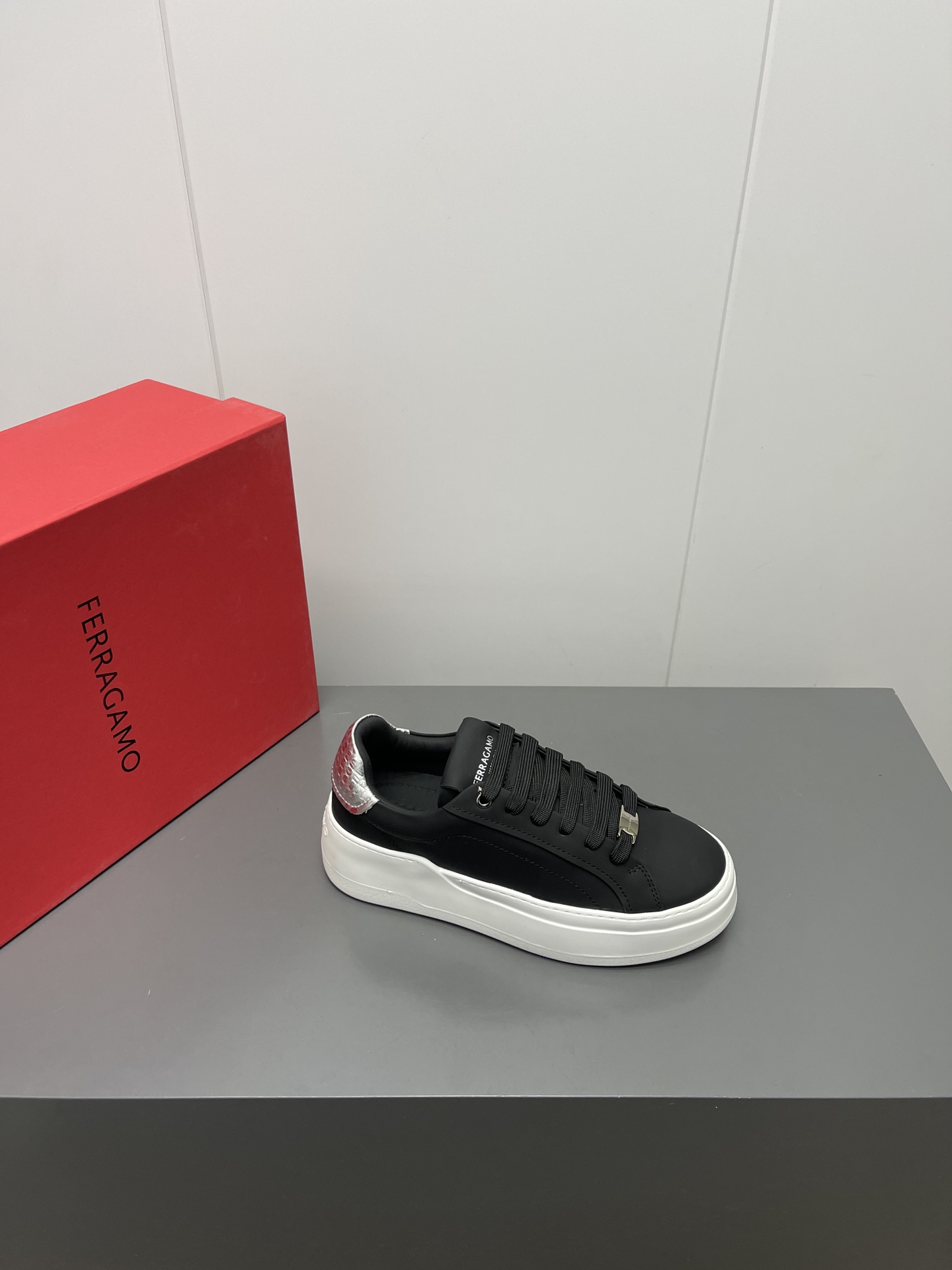 Firagmo Ferragamo White Leather High-Floor Leisure Shoes with Innovative Design - 图片 6