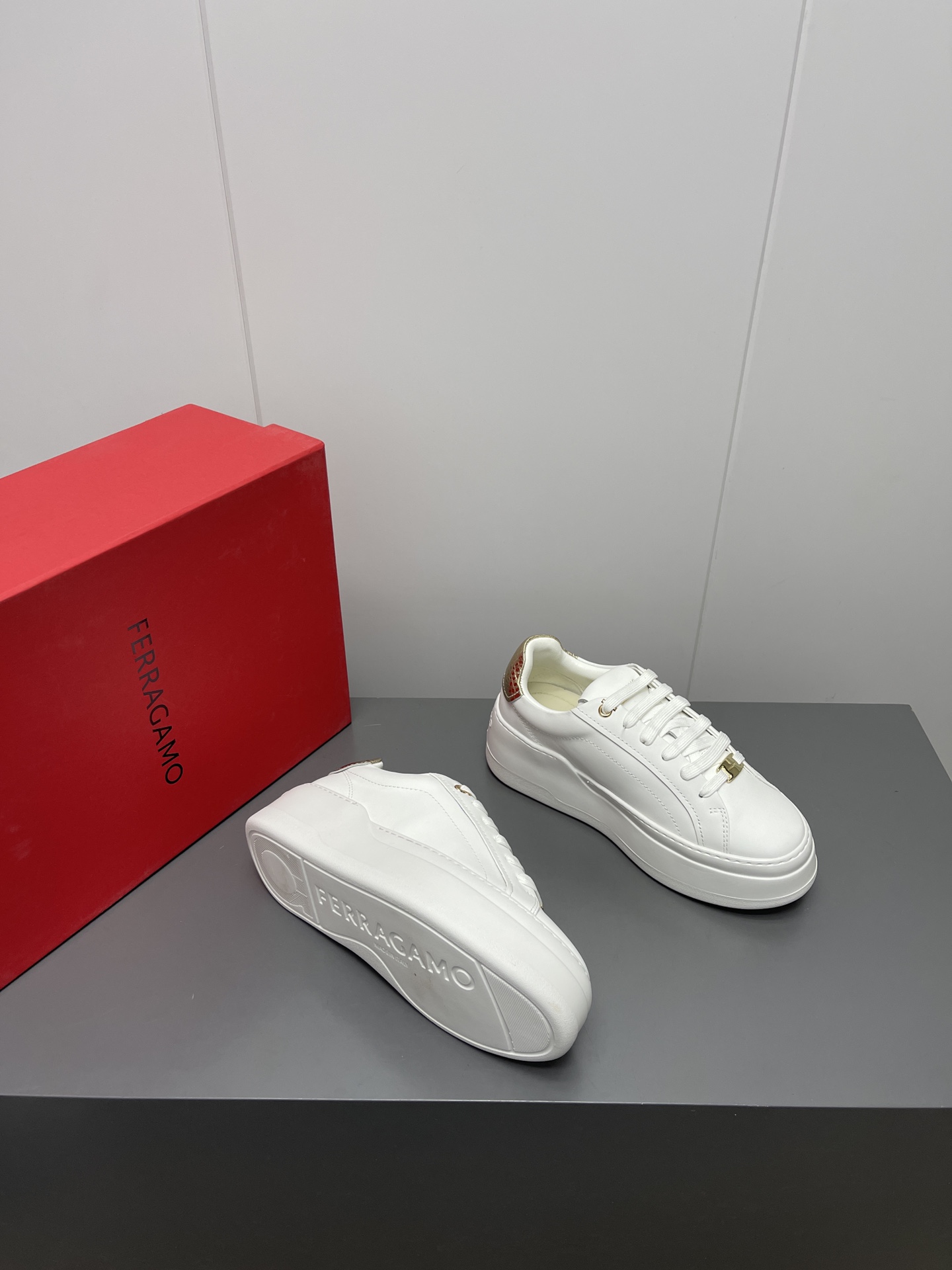 Firagmo Ferragamo P735 High-Floor Leisure Shoes: Innovative Design, Snake Print, Comfortable Materials - 图片 4