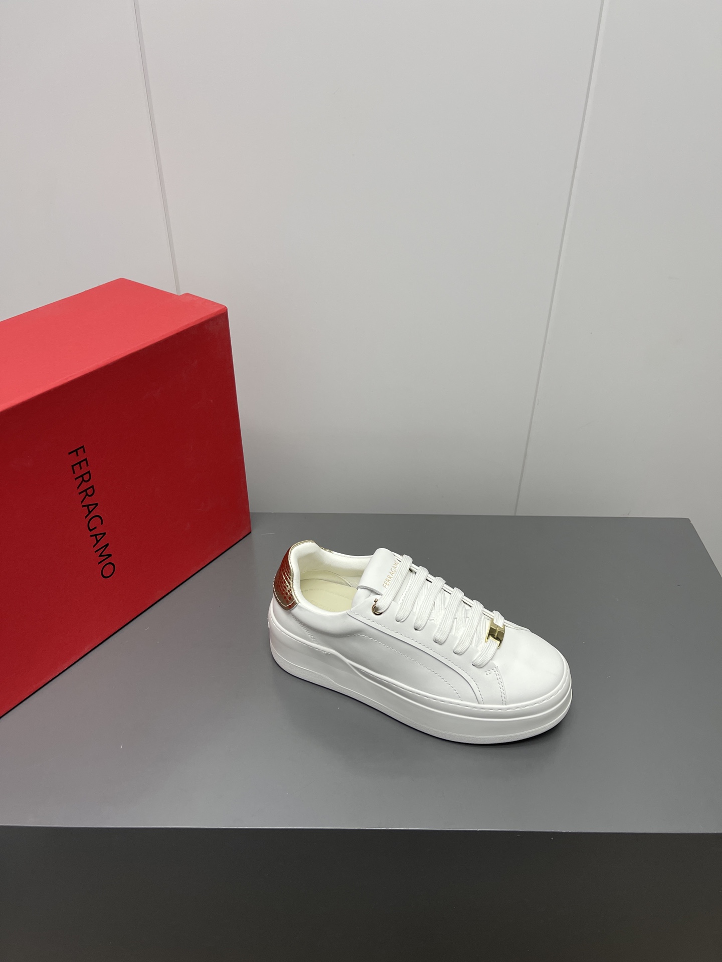 Firagmo Ferragamo P735 High-Floor Leisure Shoes: Innovative Design, Snake Print, Comfortable Materials - 图片 6