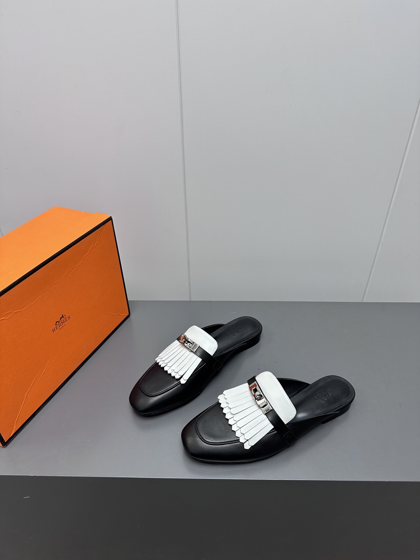NO:239203,HERME…S Roval Tassel Loafer Slippers Hermes' latest 25 spring and summer season tassel series is the best looking Top materials and details, Top quality 35-41 40, 41, customization, semi-drag, hermes, hermes, loafers, slippers19860909HERME…S Roval 流苏乐福拖鞋 爱马仕的25春夏最新款只流苏系列最好看 顶级材质和细节工艺, 顶级精品35-41 40、41、定制,半拖,hermes,hermes,loafers,slippers,Women's Shoes