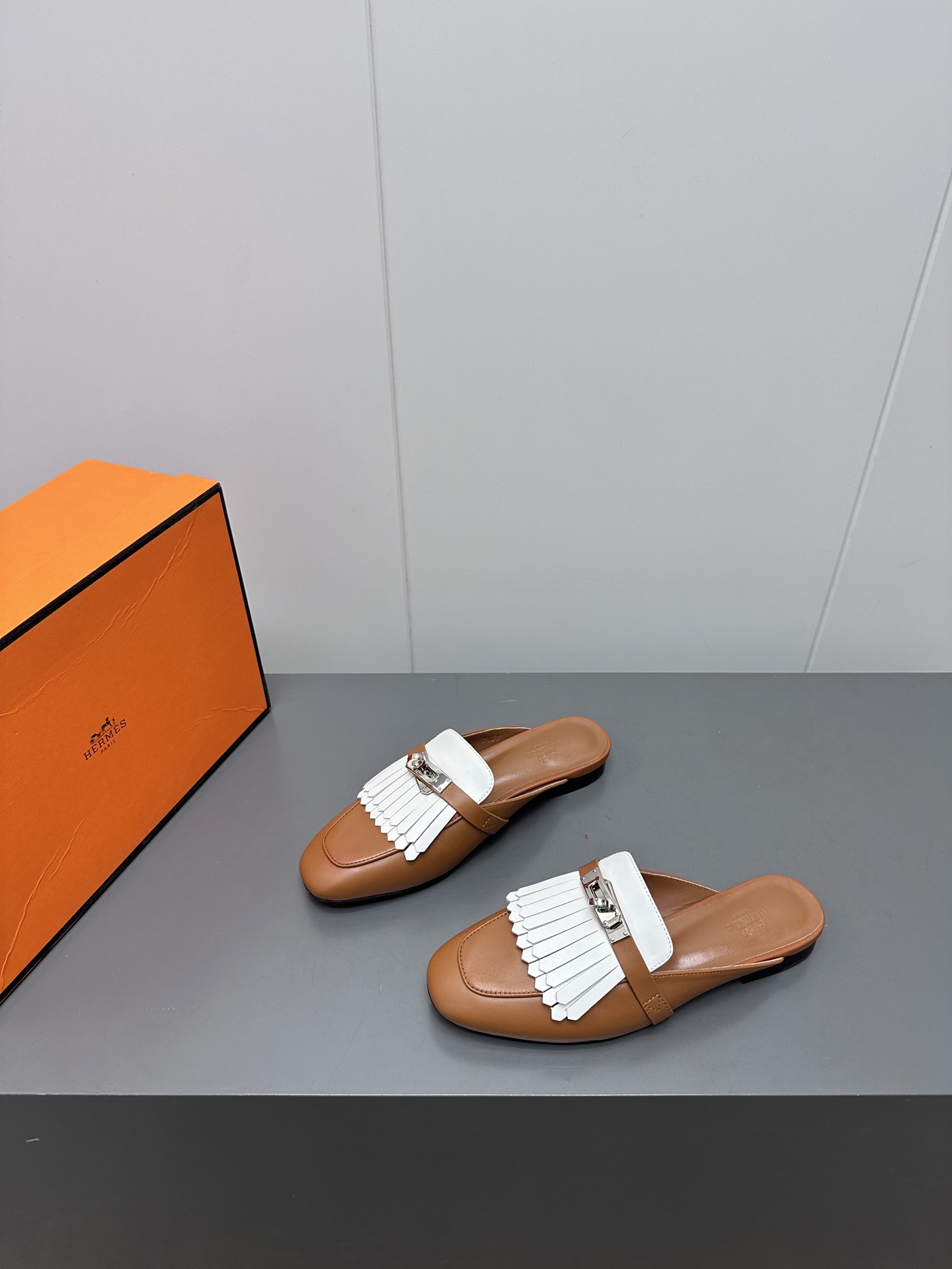 NO:239206,HERME…S Roval Tassel Loafer Slippers Hermes' latest 25 spring and summer season tassel series is the best looking Top materials and details, Top quality 35-41 40, 41, customization, semi-drag, hermes, hermes, loafers, slippers19860909HERME…S Roval 流苏乐福拖鞋 爱马仕的25春夏最新款只流苏系列最好看 顶级材质和细节工艺, 顶级精品35-41 40、41、定制,半拖,hermes,hermes,loafers,slippers,Women's Shoes