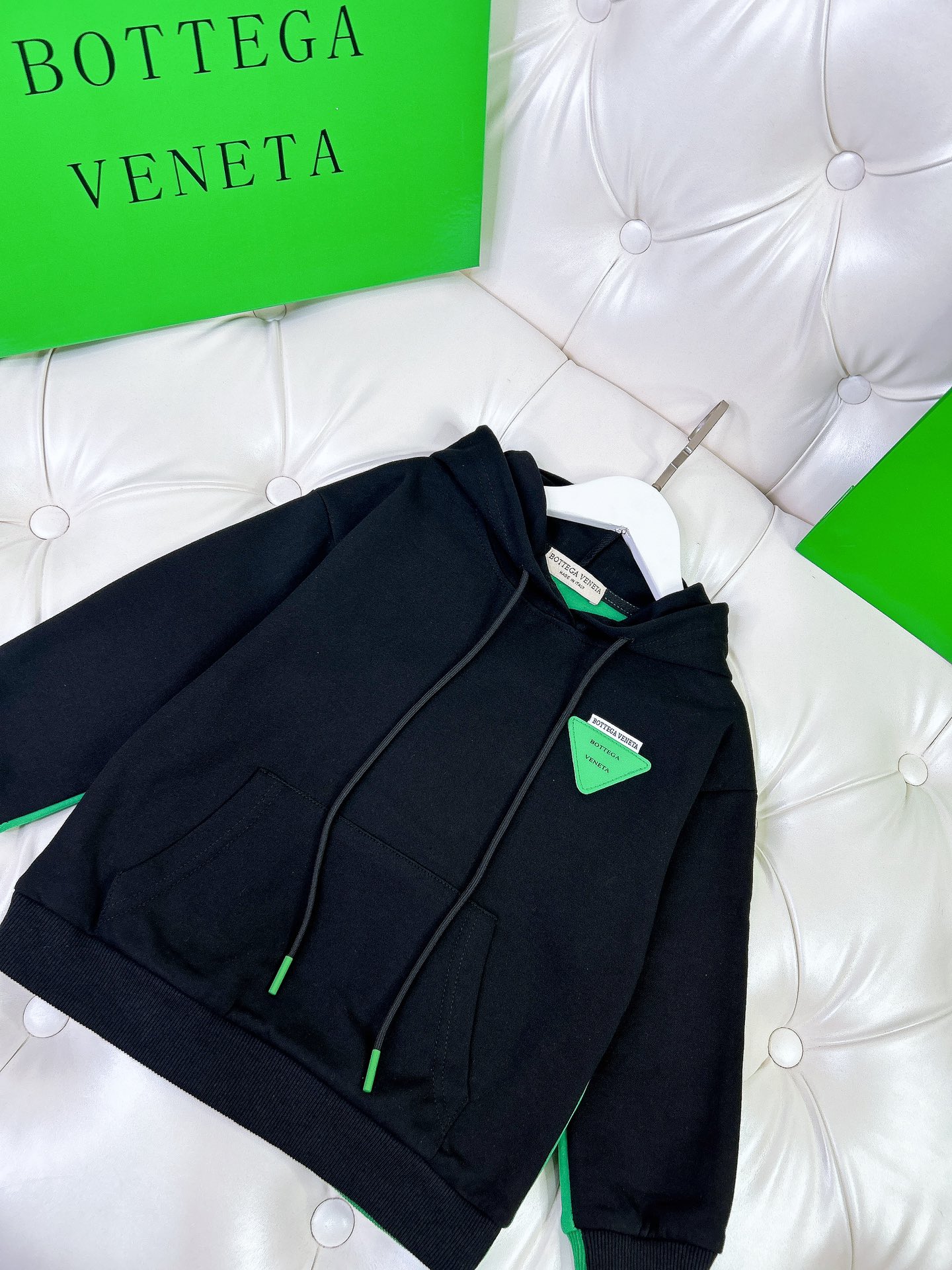 2023 Winter Trend: Child BOTTEGA VENETA’s Impeccable Black and Green Design - 图片 5