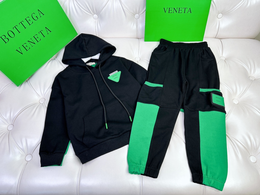 2023 Winter Trend: Child BOTTEGA VENETA’s Impeccable Black and Green Design - 图片 1