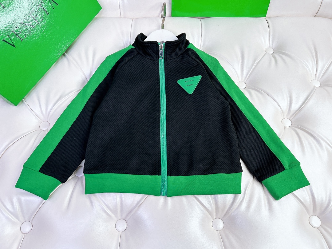 Child BOTTEGA VENETA’s Family Collection: Sweet Hat Suit and Twilight Walk-in Wardrobe - 图片 3