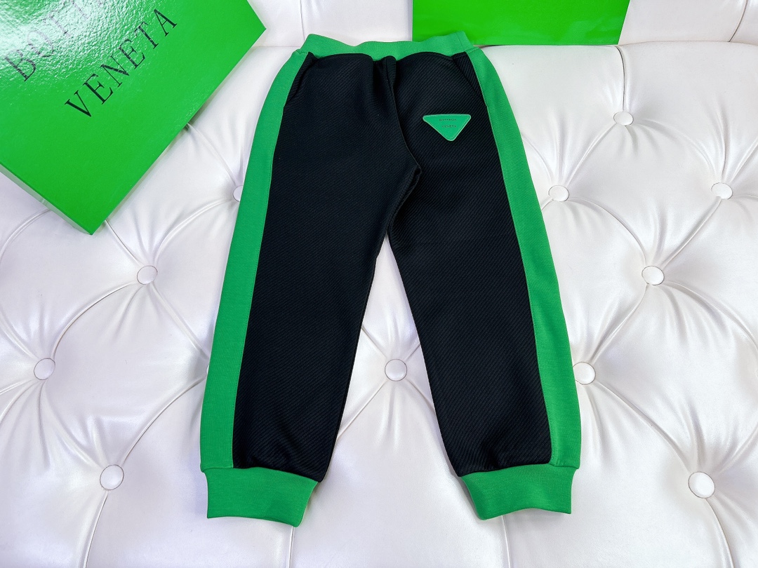 Child BOTTEGA VENETA’s Family Collection: Sweet Hat Suit and Twilight Walk-in Wardrobe - 图片 7