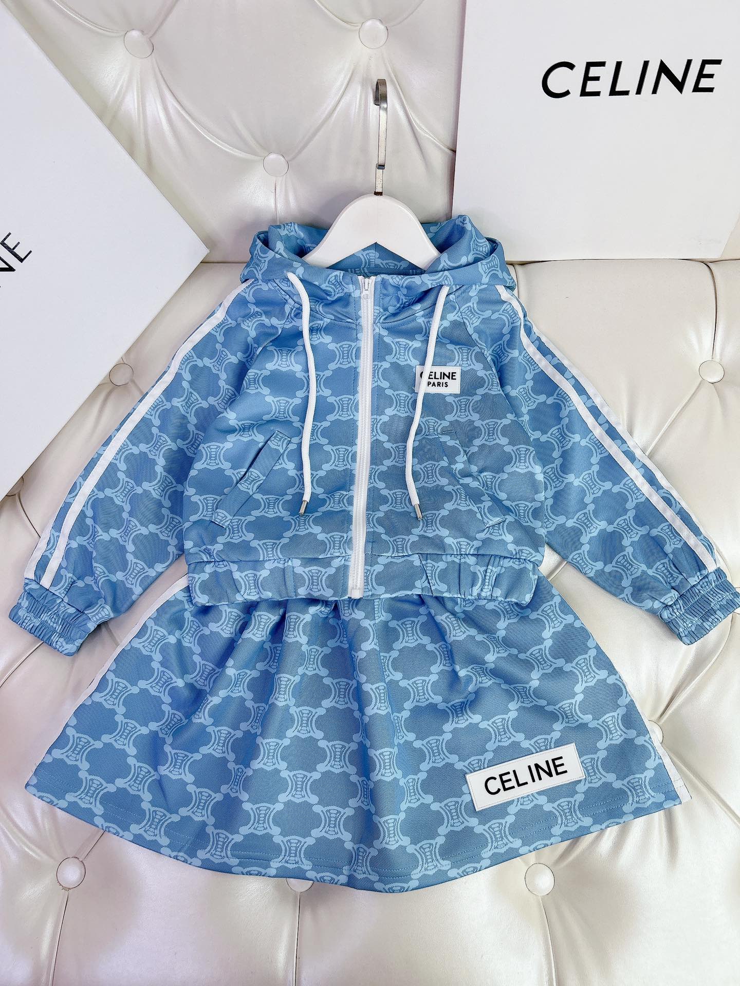 CELINE SELINE CHUNCHA NEW KIDS Fashion-style Letter Prints and Eyeball Designs: Vibrant and Lightweight! - 图片 1