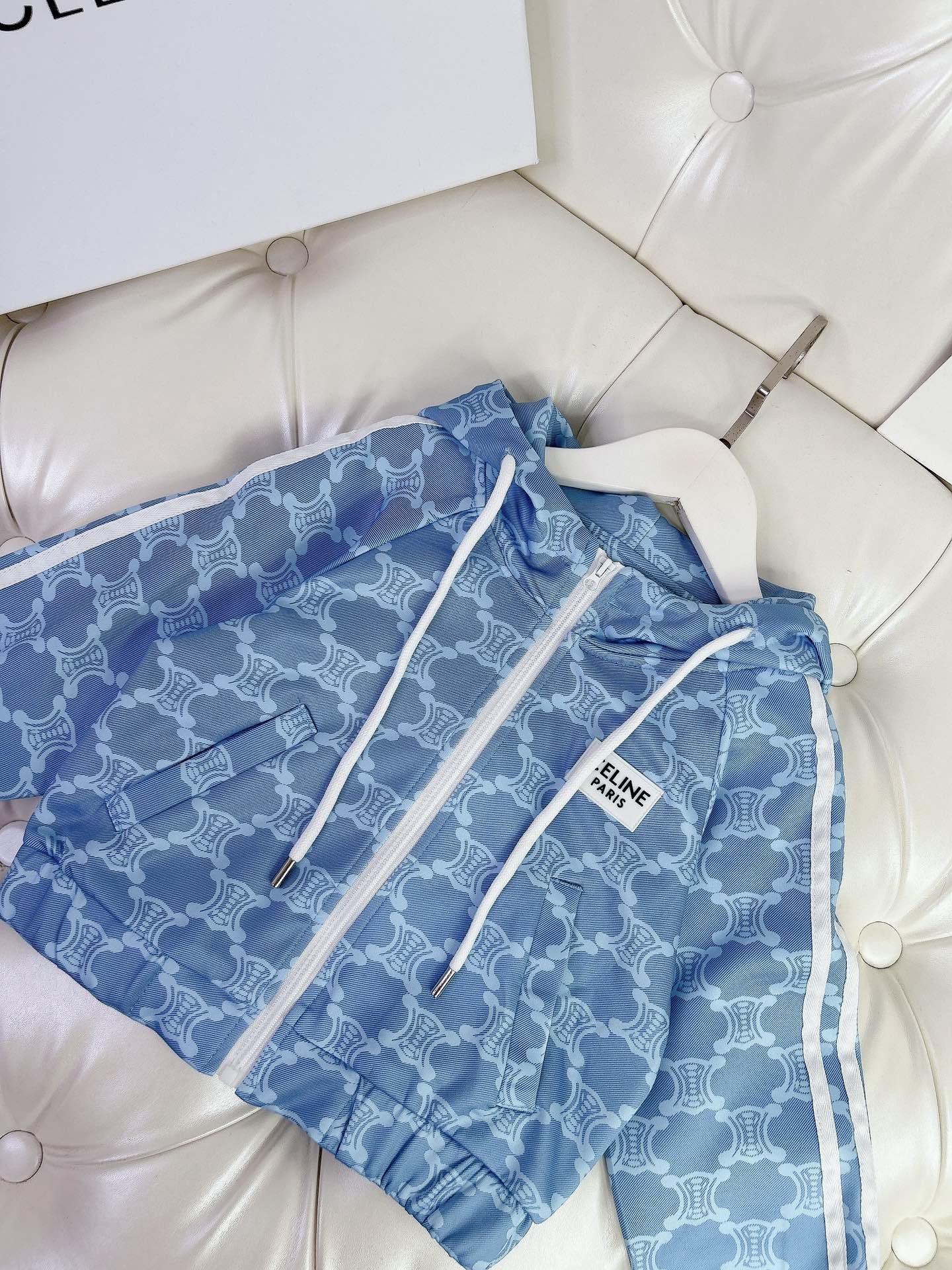 CELINE SELINE CHUNCHA NEW KIDS Fashion-style Letter Prints and Eyeball Designs: Vibrant and Lightweight! - 图片 4