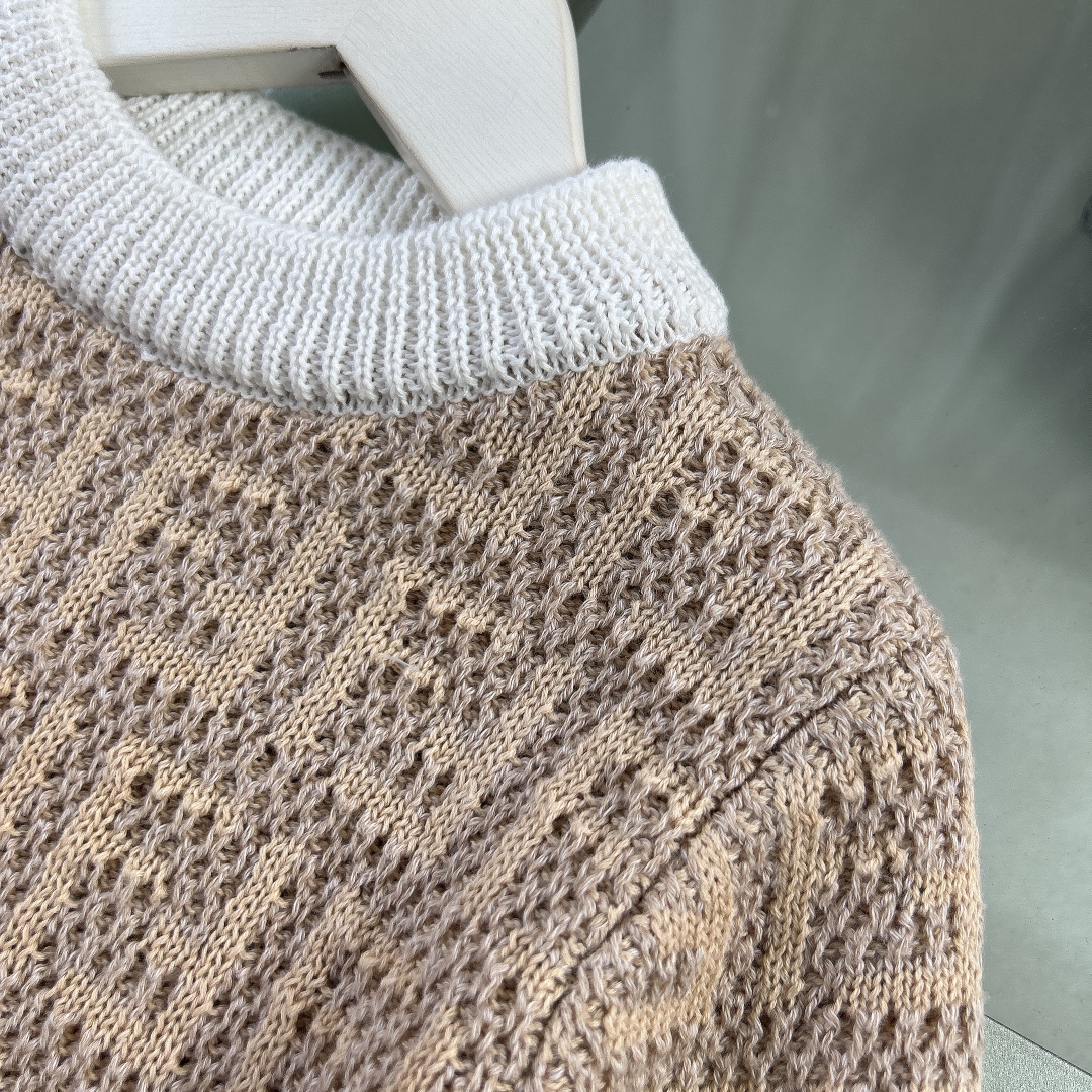 Luxury Knitted Sweater in Size 110-160 cm: High-End Wool Clothing with Original Details. - 图片 6