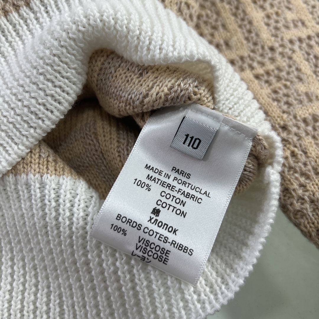 Luxury Knitted Sweater in Size 110-160 cm: High-End Wool Clothing with Original Details. - 图片 9
