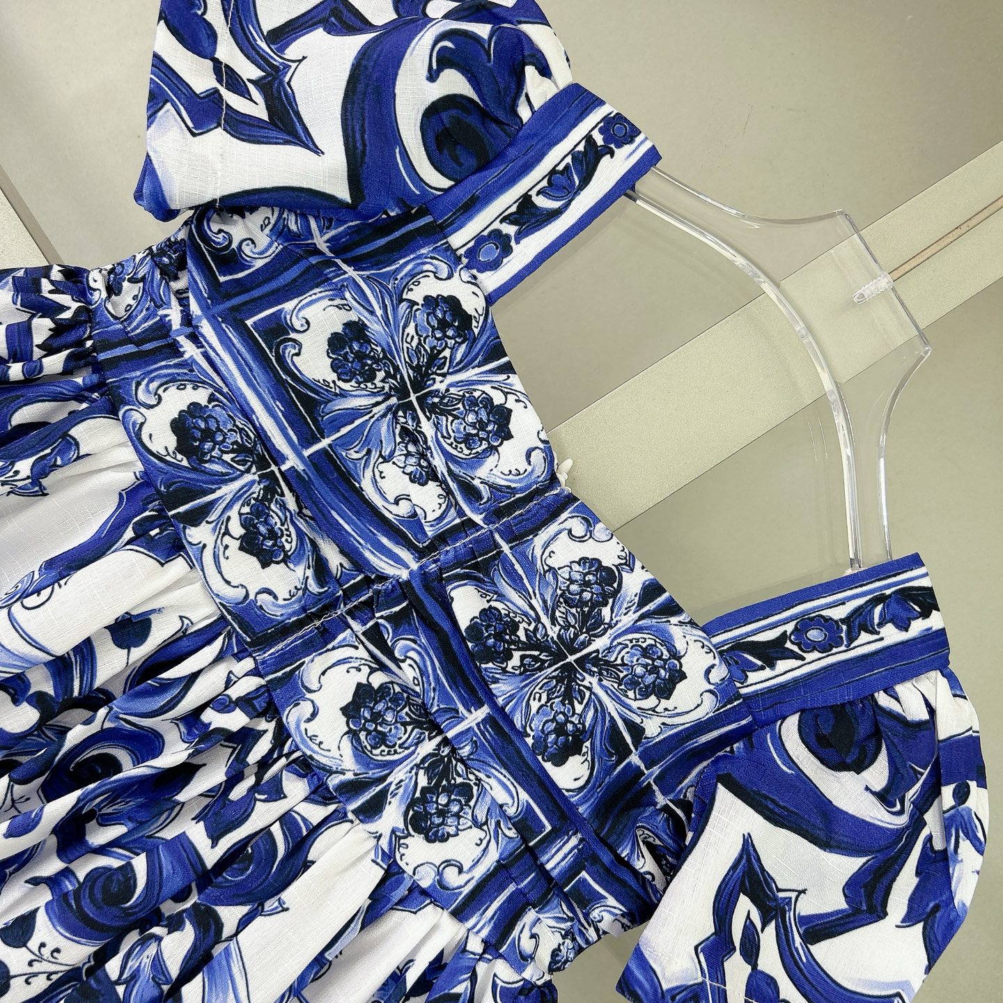 Dolce & Gabbana Girls' Blue and White Porcelain Print Linen Dress 6 i1740988907780 381 0 4