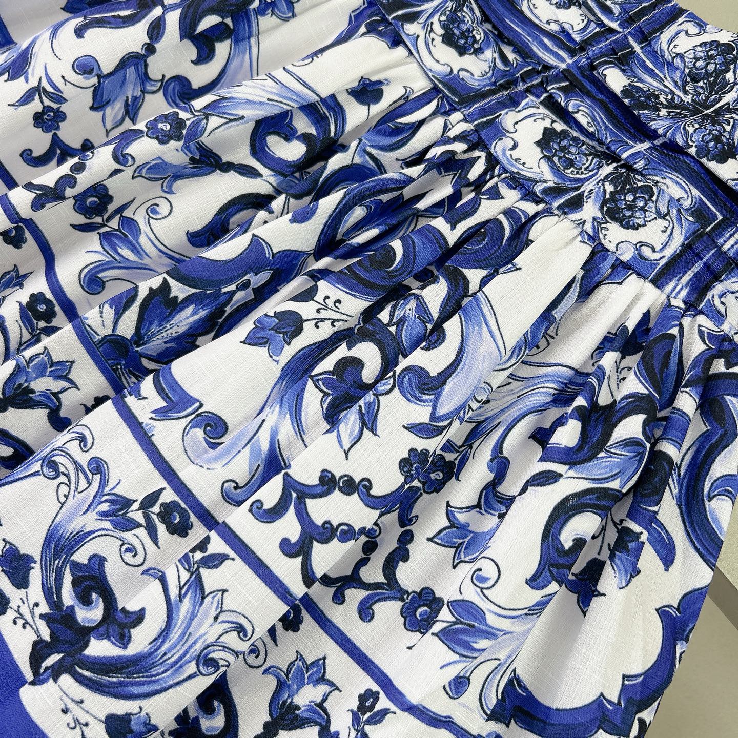 Dolce & Gabbana Girls' Blue and White Porcelain Print Linen Dress 9 i1740988909514 9893 0 7