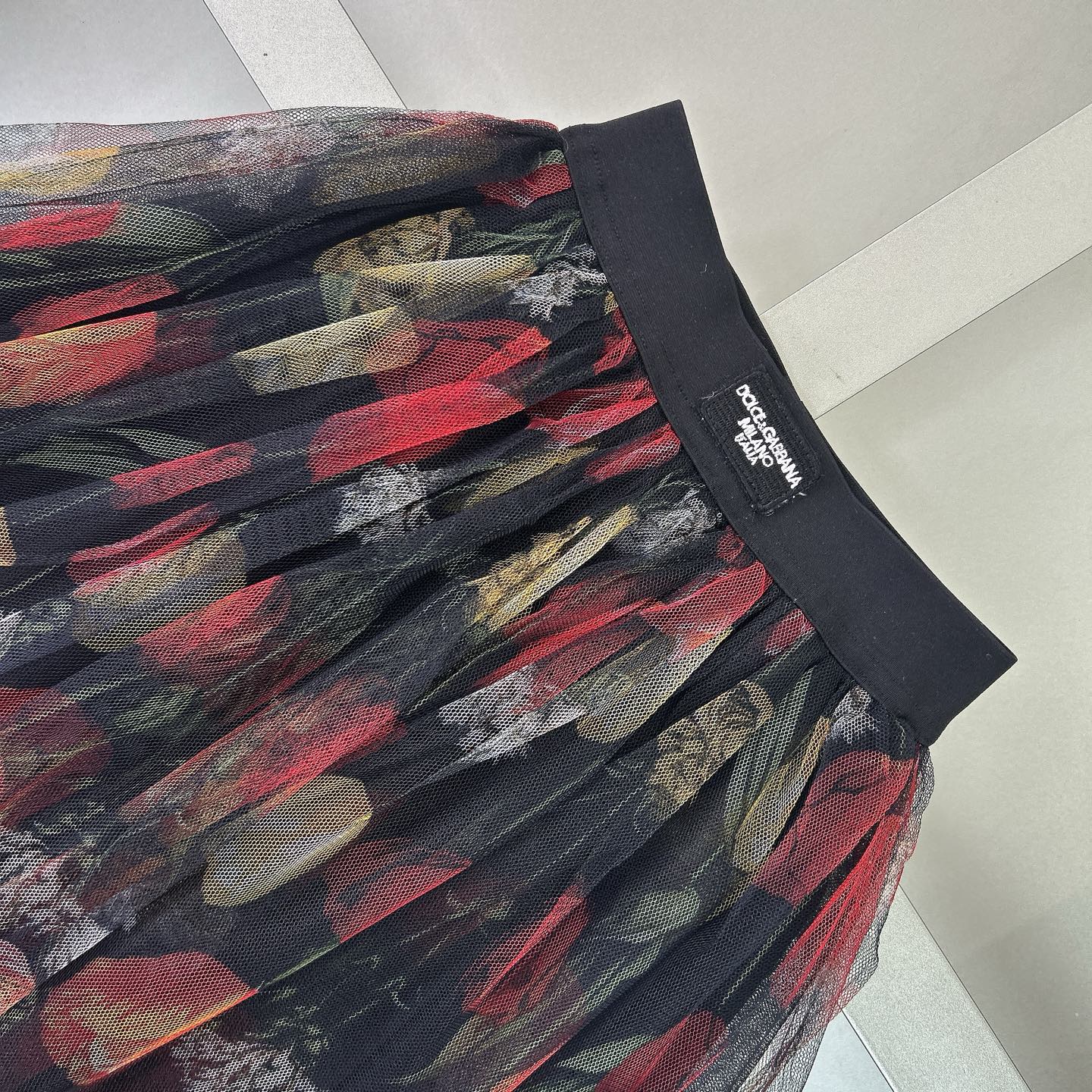 DG Custom-Made Dress with Cotton T-Shirt and Horn Skirt. - 图片 9